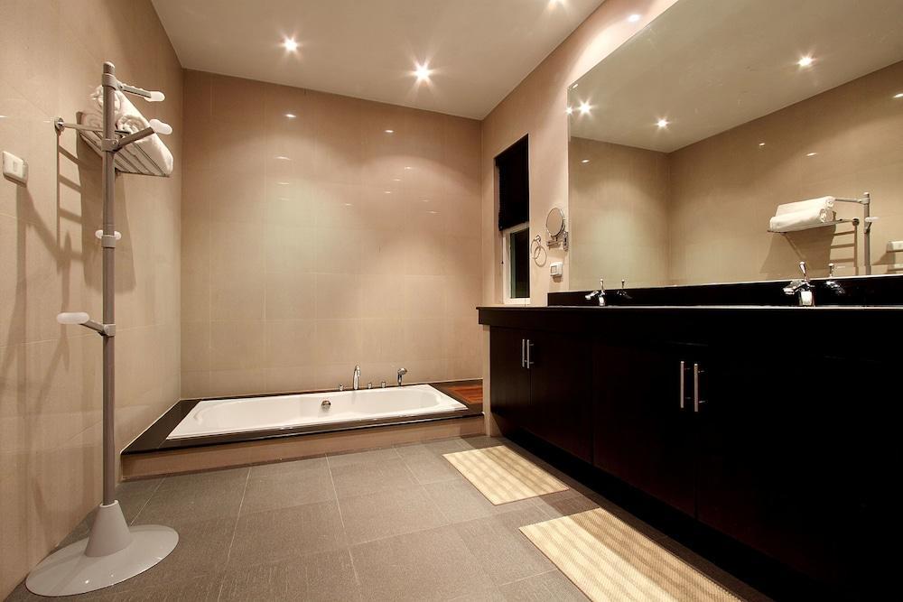 Lagoon Pool Hotel 5*