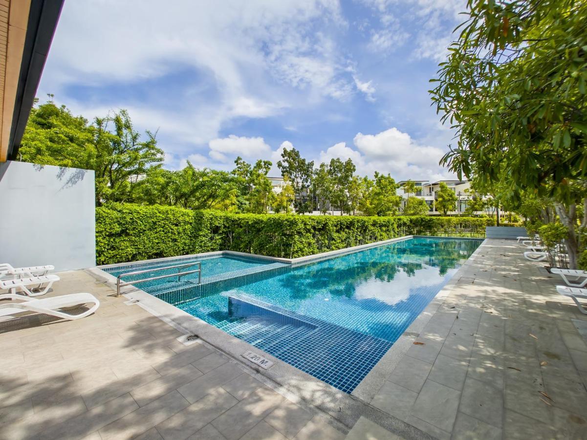 Townhouse In Laguna Park *