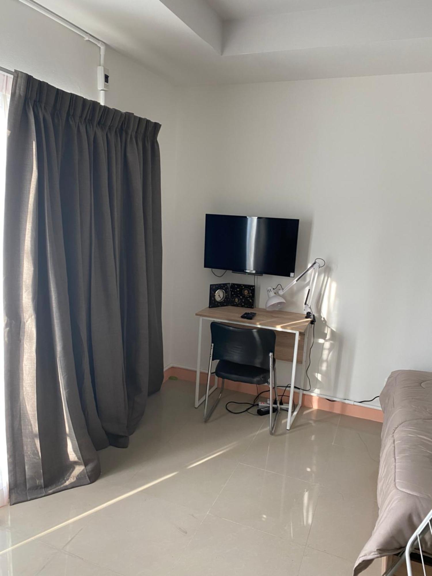 Studio Apartment *