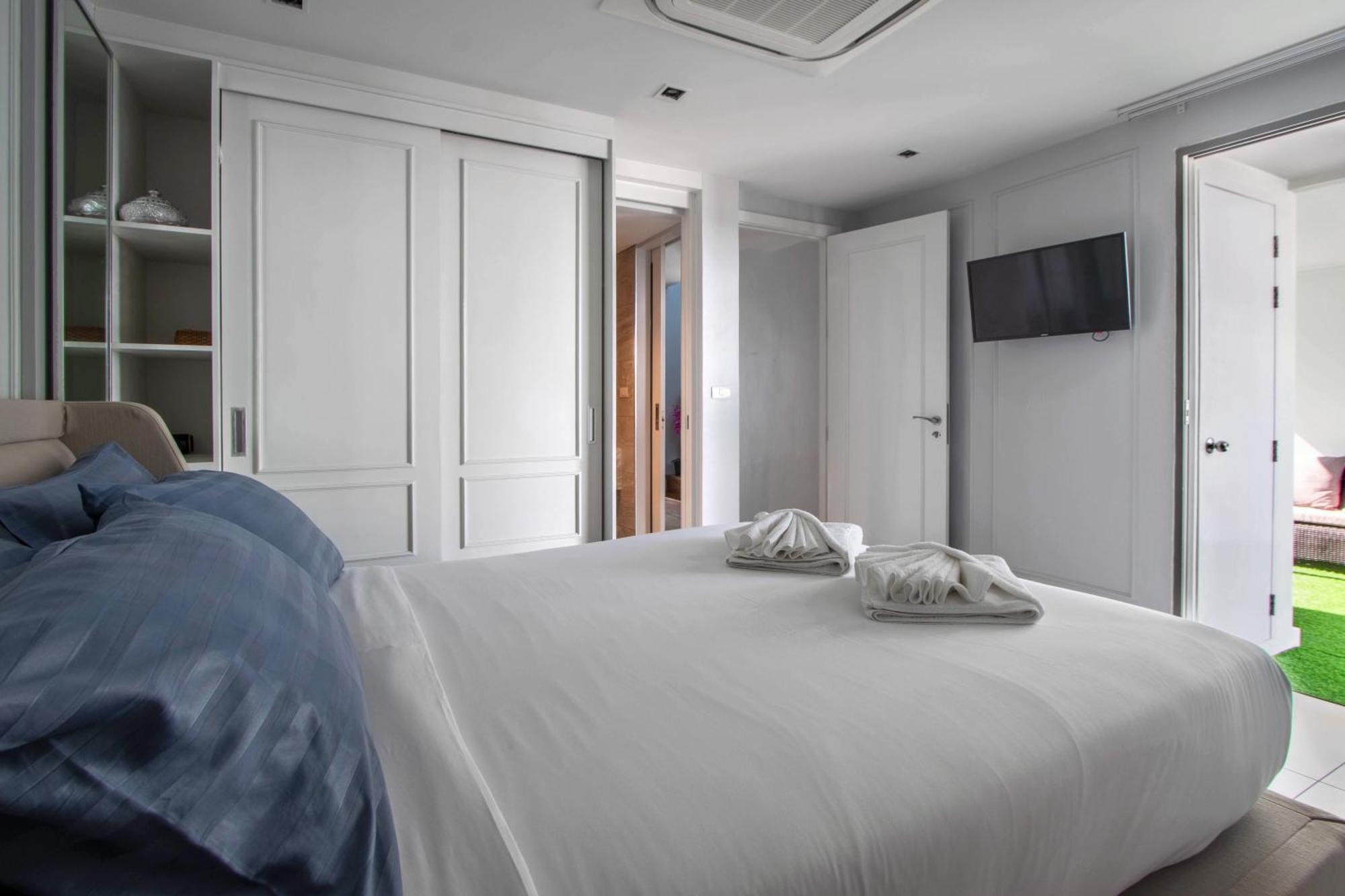 Villa 【beach Front】海景沙滩别墅，私人泳池，免费早餐，女佣每日清洁，生活方便交通便利 Phuket