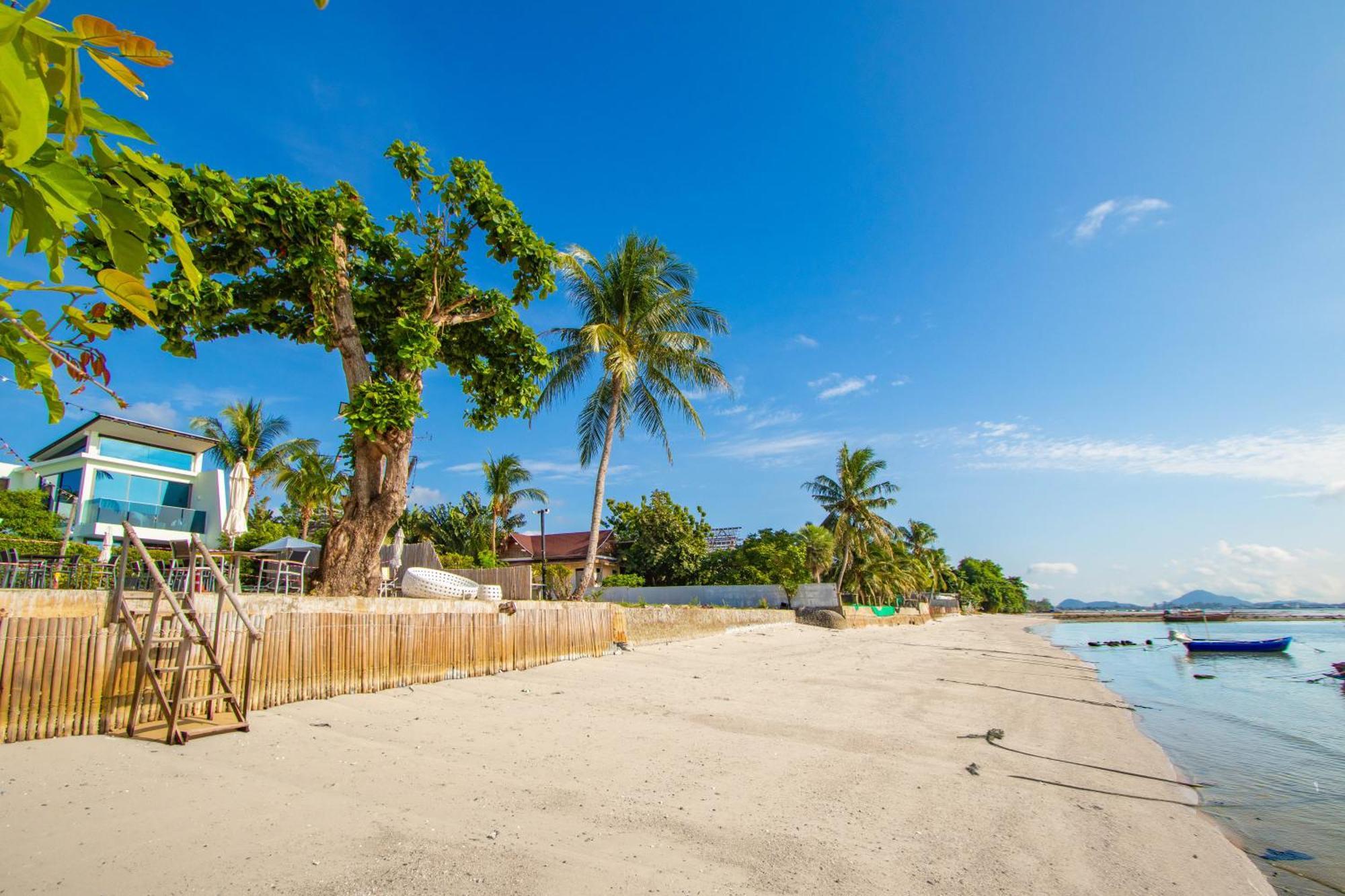 Villa 【beach Front】海景沙滩别墅，私人泳池，免费早餐，女佣每日清洁，生活方便交通便利