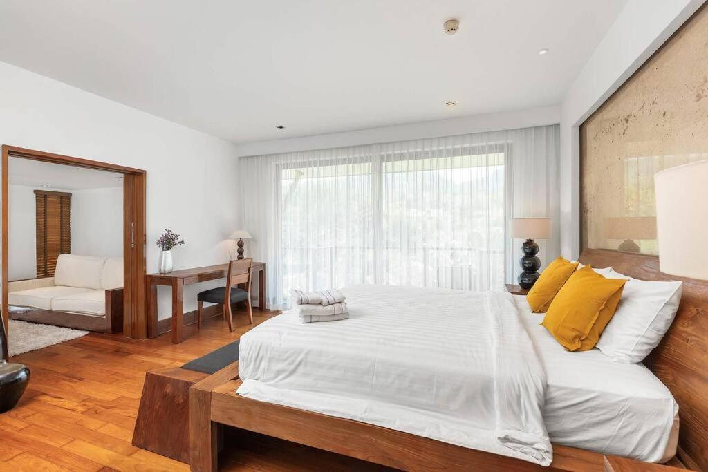 Apartment 3bdr Beachfront Naithon Bp01