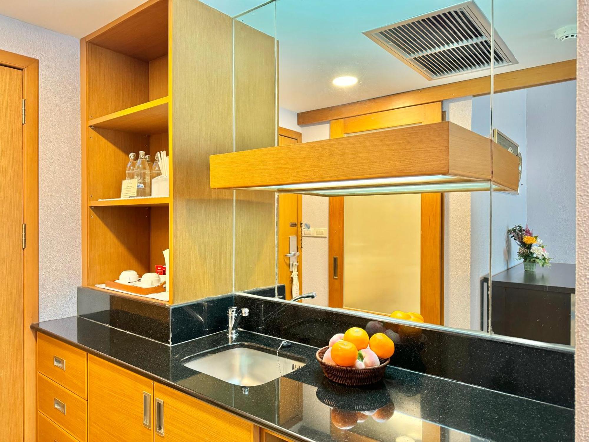Merlin - Sha Hotel