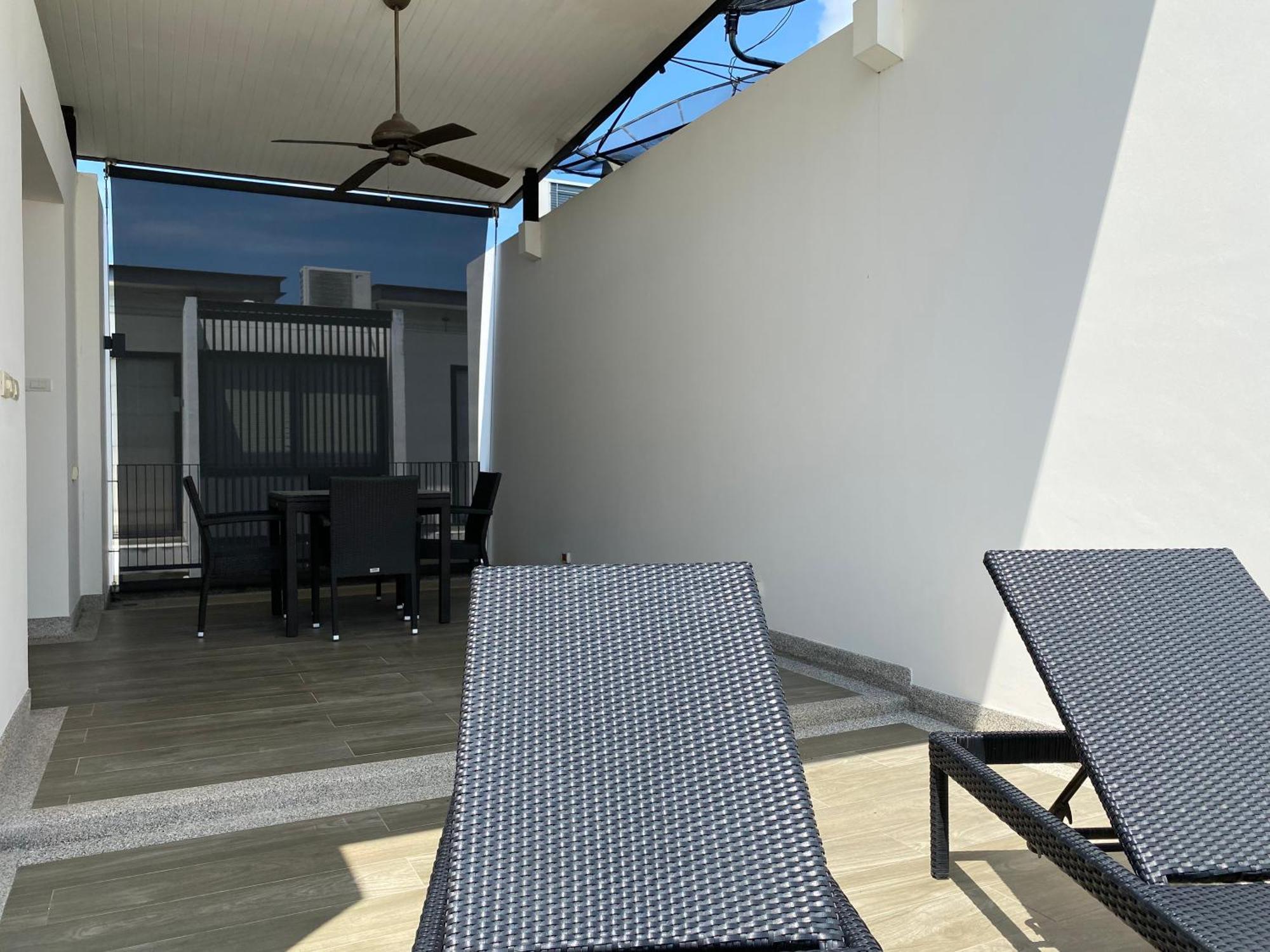 2 Bdr Townhouse In Laguna Park By Capitalpro Holiday home