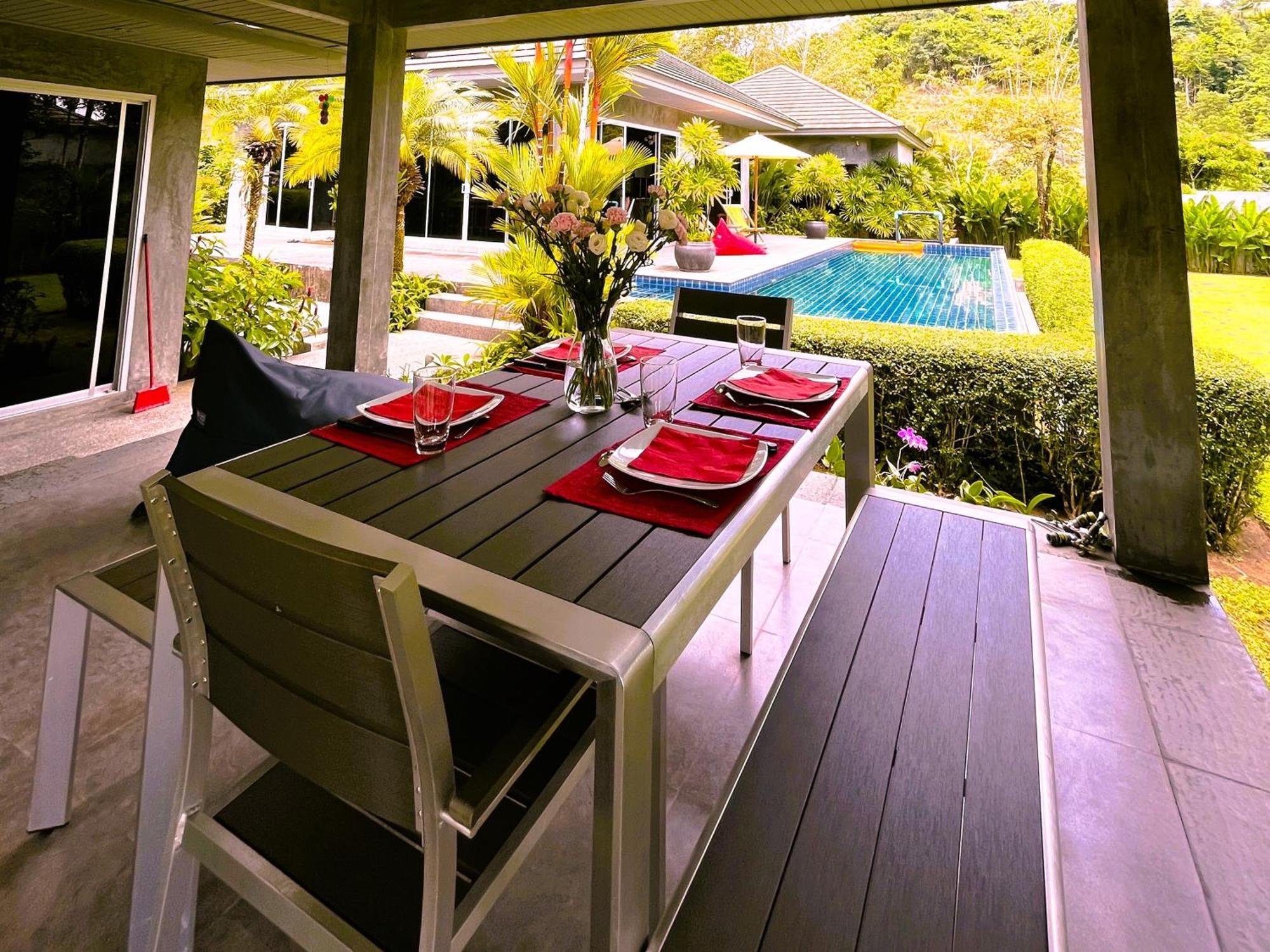 11 - Peaceful Escape On Naithon