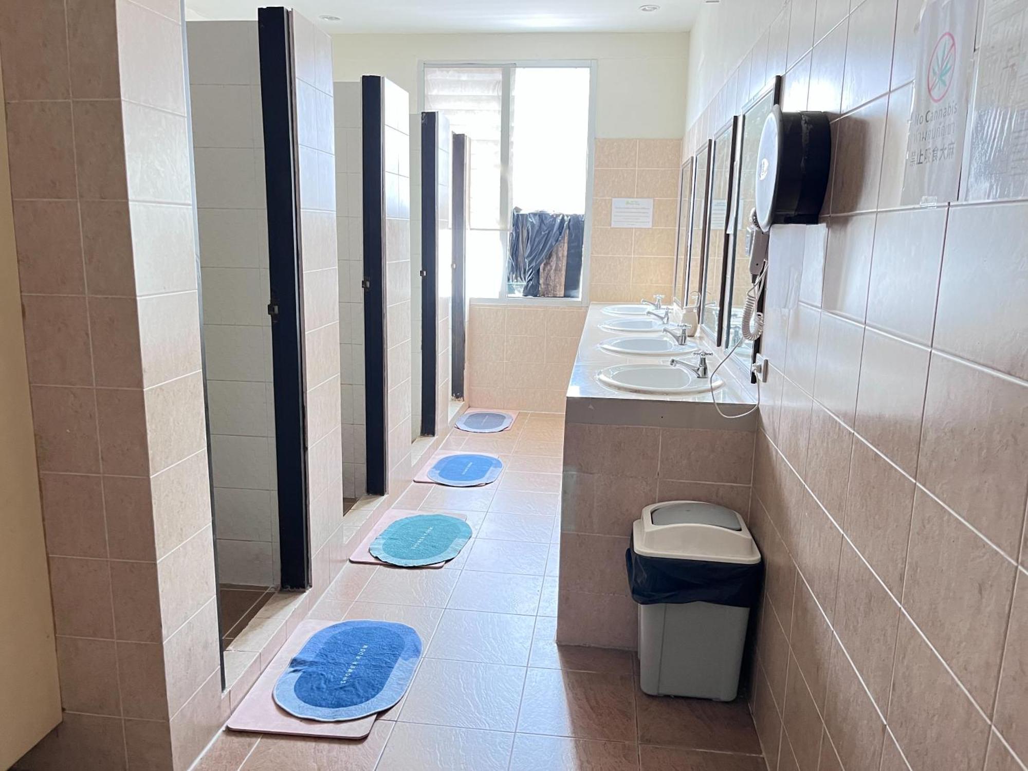 Hostel Lub Sbuy Phuket