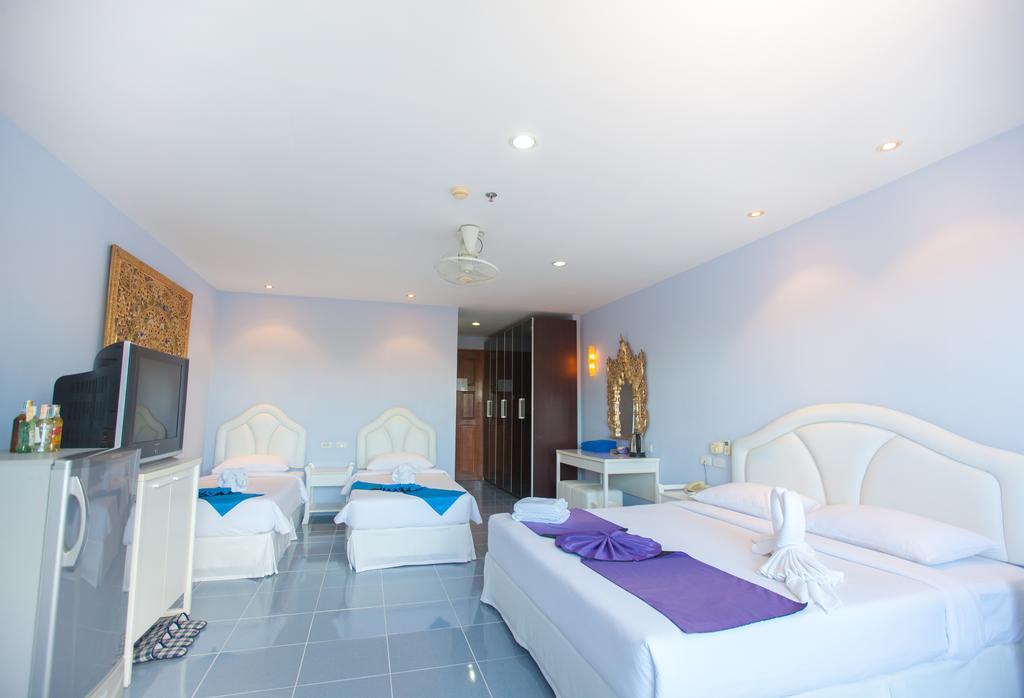 Resort Chalong Beach Hotel Phuket 3*