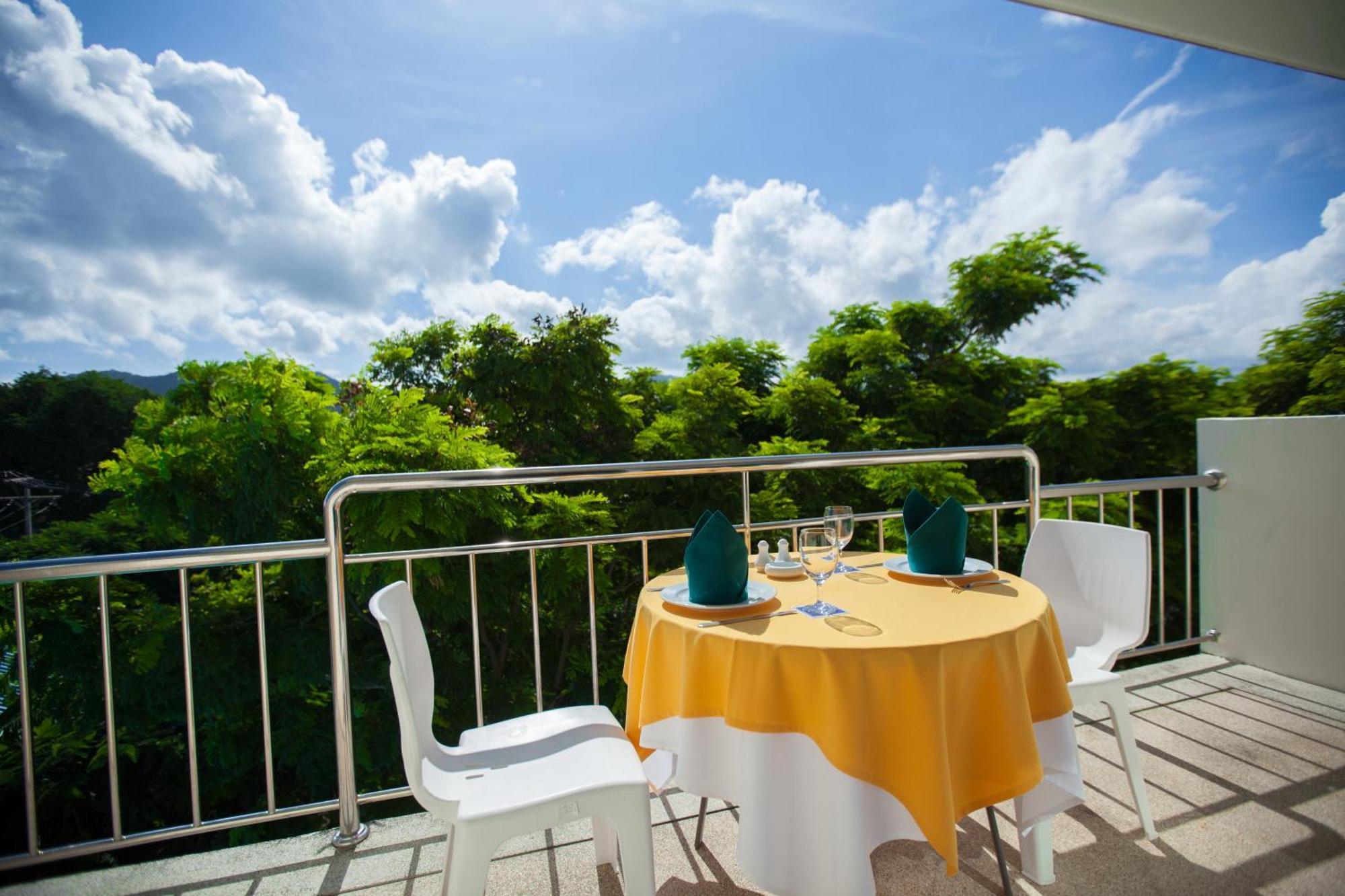 Chalong Beach Hotel Phuket 3* Phuket