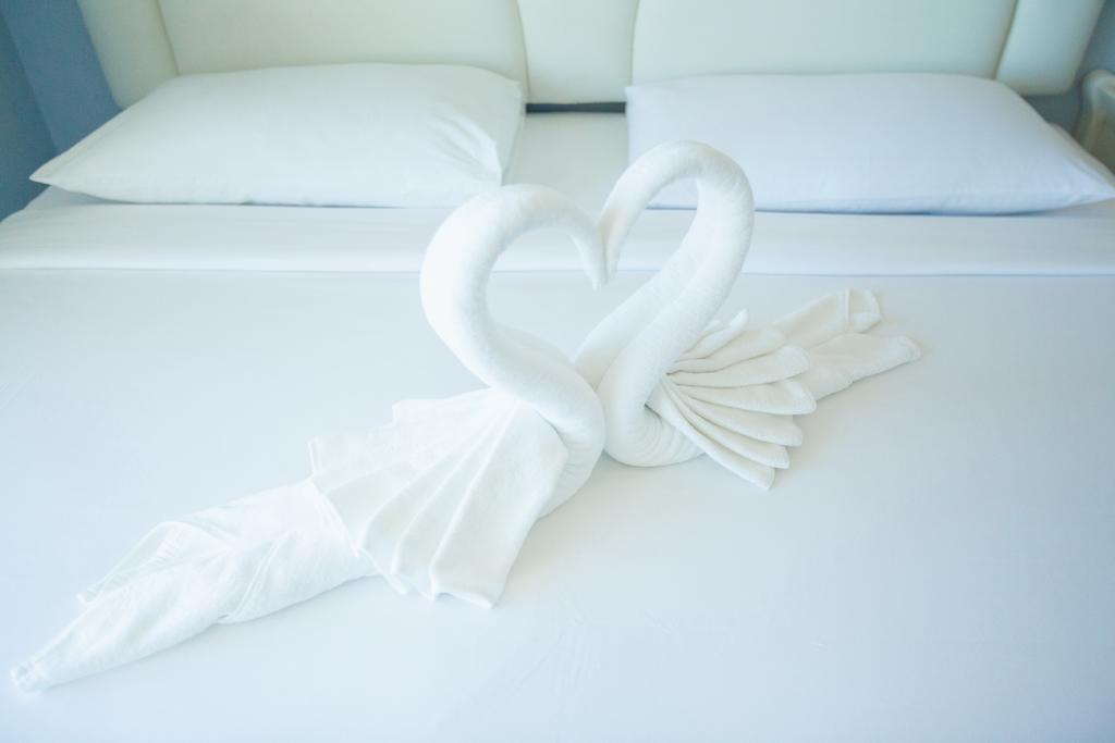 Resort Chalong Beach Hotel Phuket 3*