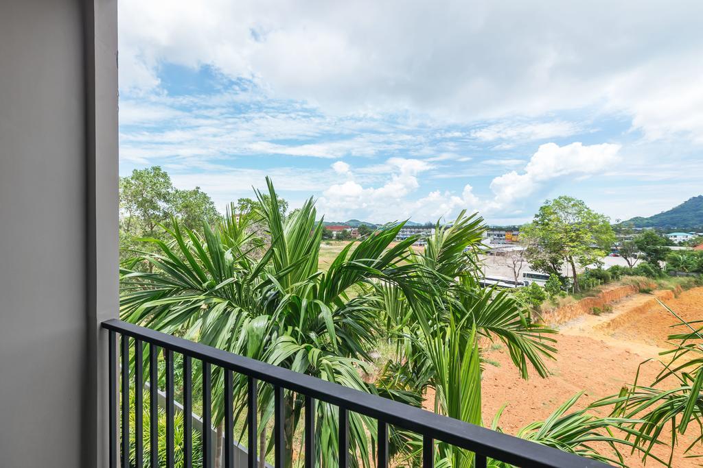 Favstay - The Base Uptown * Phuket