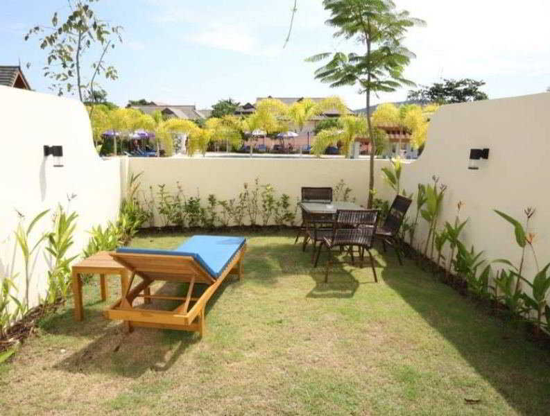 Chalong Beach Hotel Phuket Resort 3*