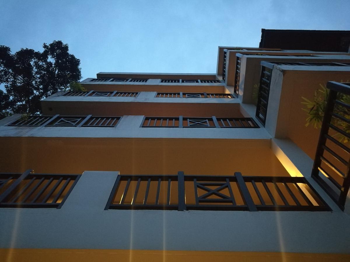 Surin Gate Apartment *