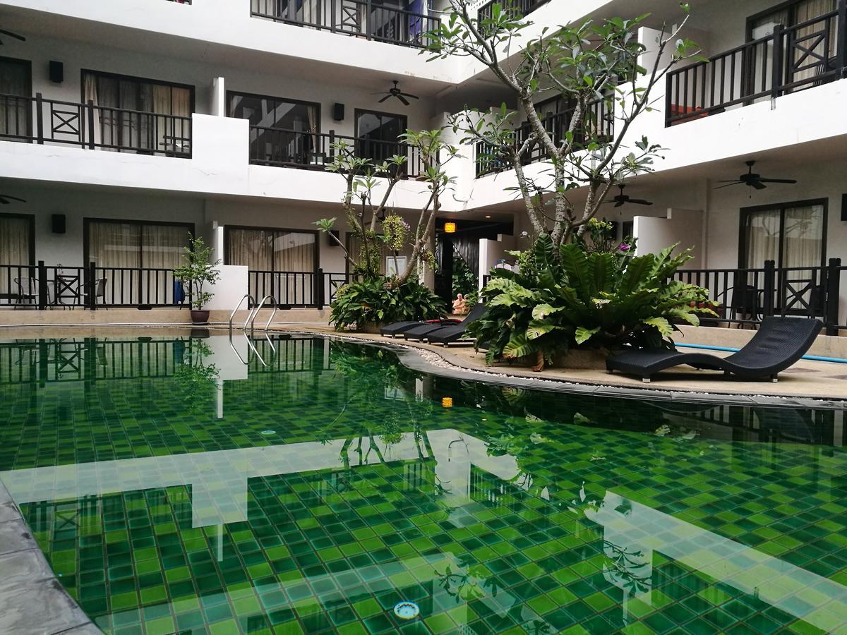 Surin Gate Apartment *