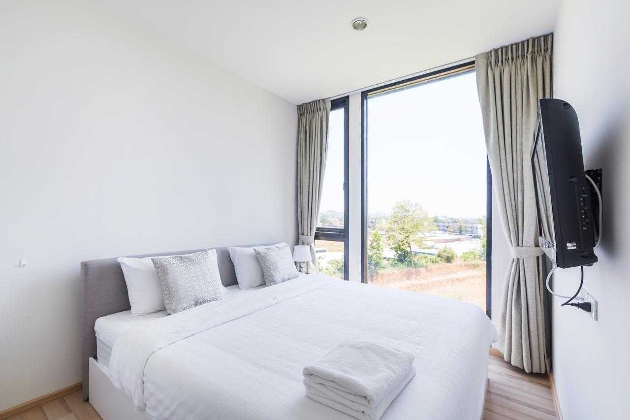 Favstay - The Base Uptown Apartment