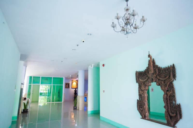 Resort Chalong Beach Hotel Phuket 3*