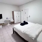 Elephant Sports Bar And Accommodation