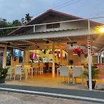 Elephant Sports Bar And Accommodation