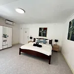 Elephant Sports Bar And Accommodation