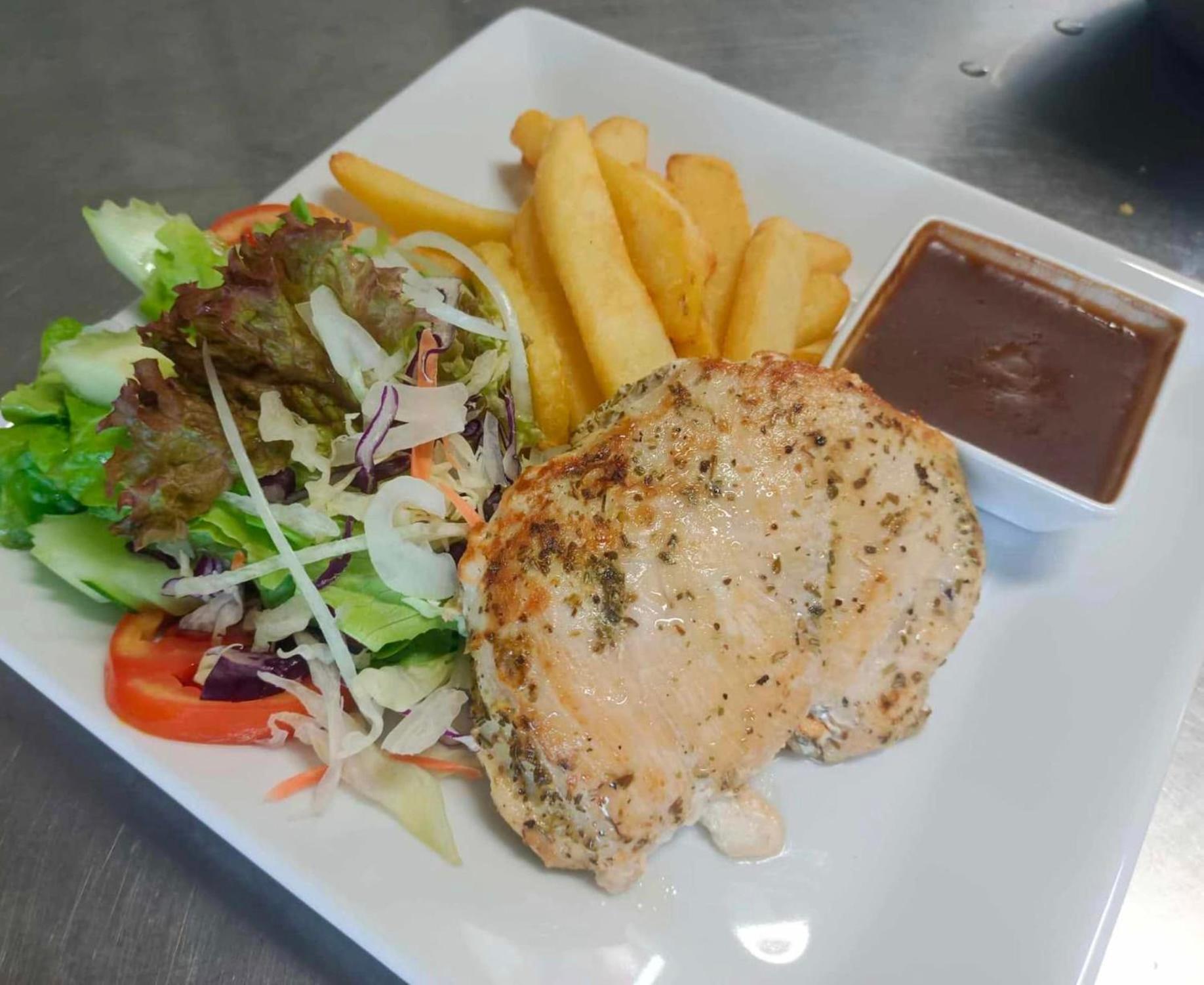 Hotel Elephant Sports Bar And Phuket