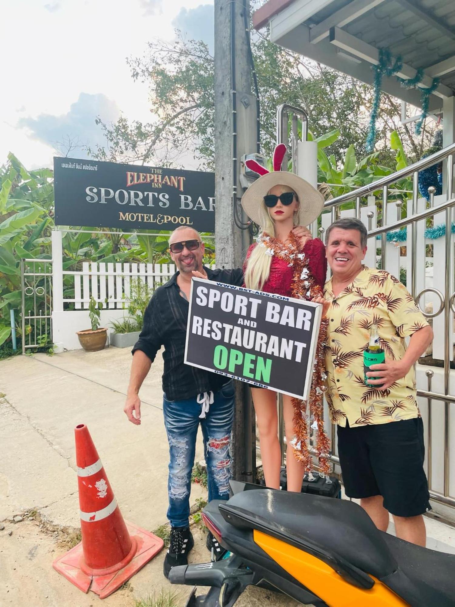 Elephant Sports Bar And Hotel *