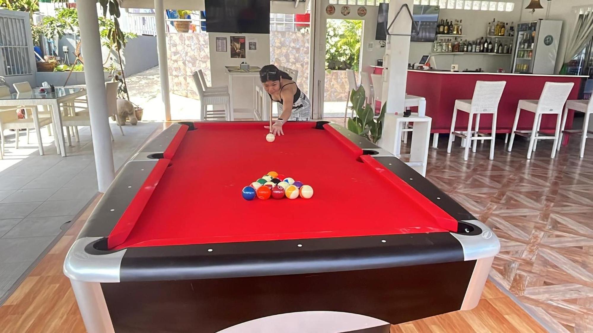Elephant Sports Bar And Hotel