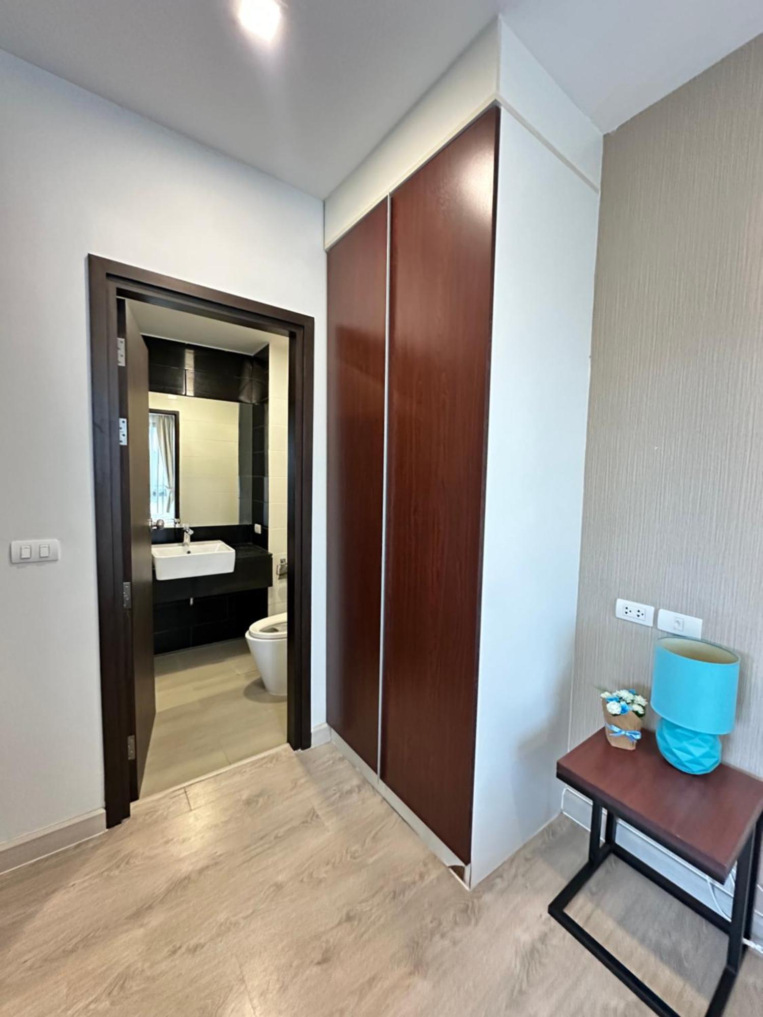 Royal Lee Apartment *
