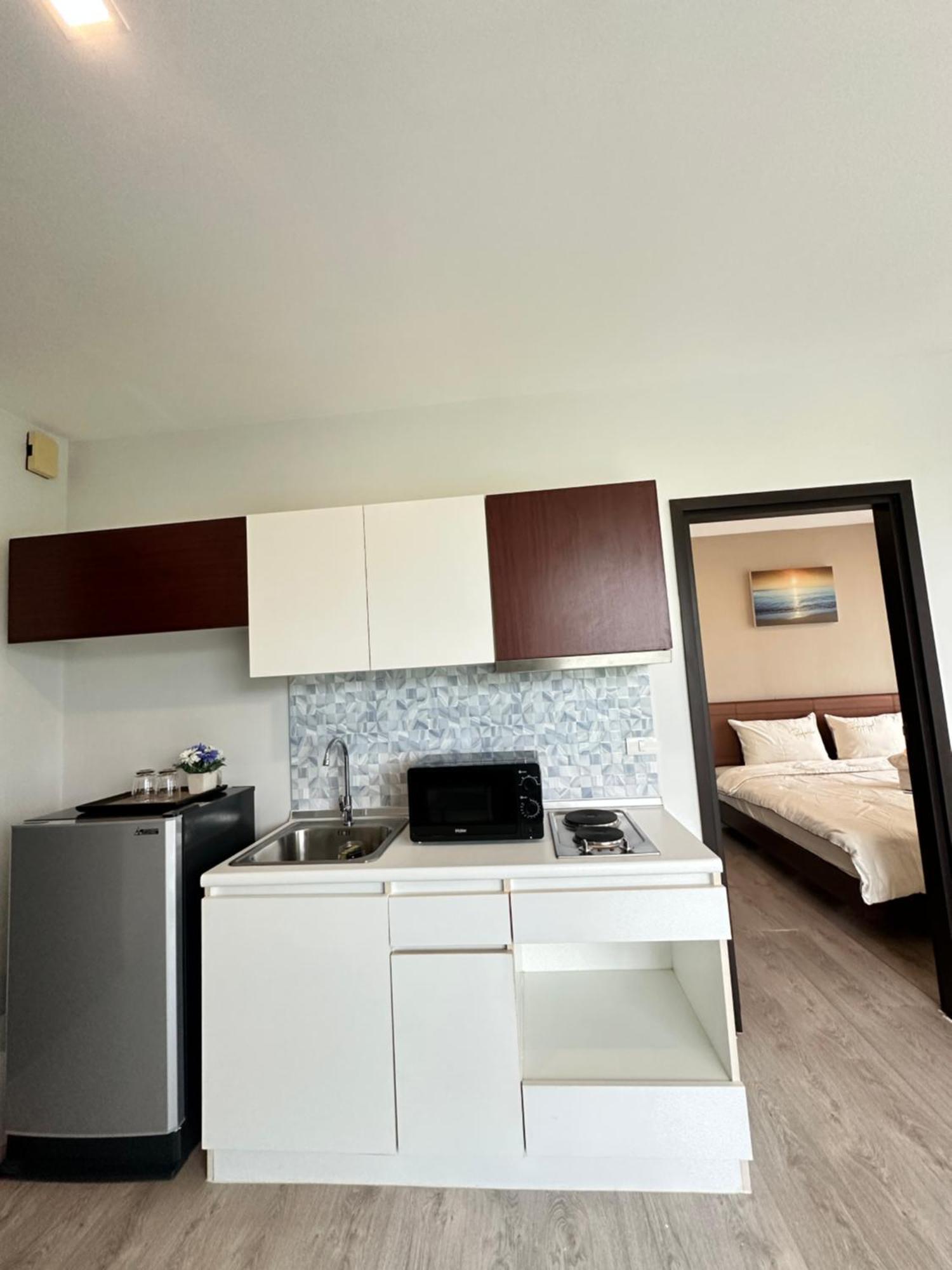 Royal Lee Apartment *