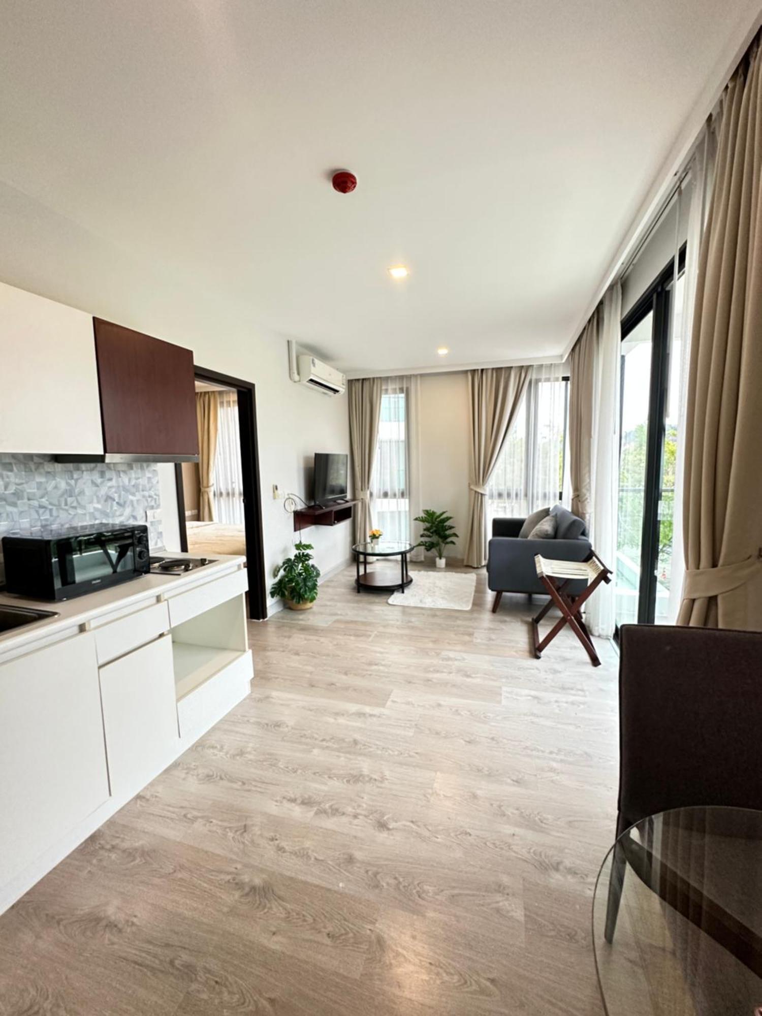 Royal Lee Apartment *
