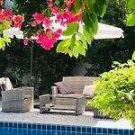 Guest House, Shared Pool, Private Bathroom And Kitchen