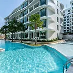 Stylish Apartment By The Sea Mercury S6502 By Ibg Property