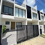 2 Bdr Townhouse In Laguna Park By Capitalpro
