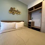 2 Bd Laguna Skypark Condo