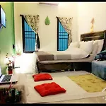 Pasak Holiday Six 2930