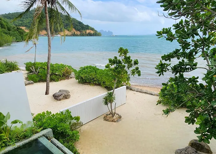 Luxury Beachfront 4 Bedroom Amana Villa At Ta-Ke Residence A