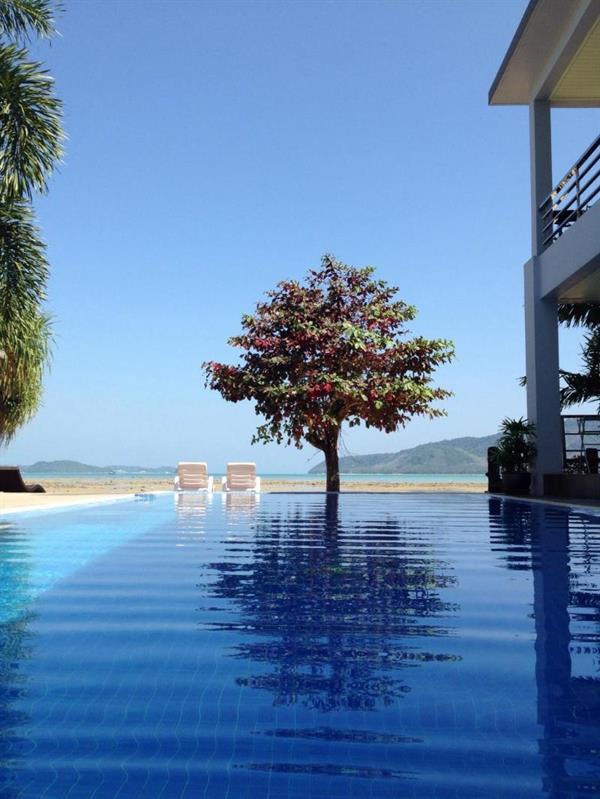 Hotel Chalong Front