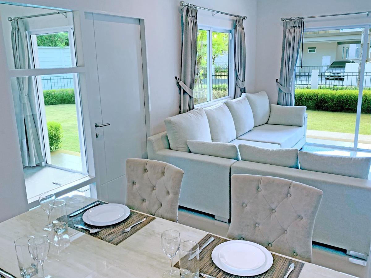 Villa Saransiri - 3 Bedroom With Private Pool, Office & Fast Wi-fi Phuket