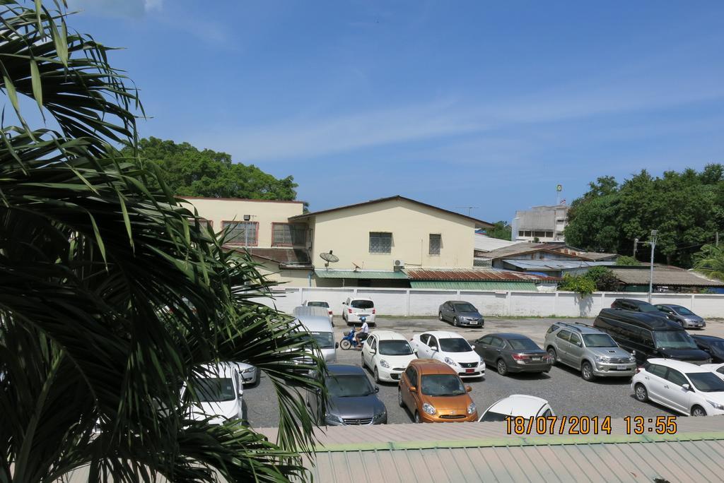 Ekkamon Inn *