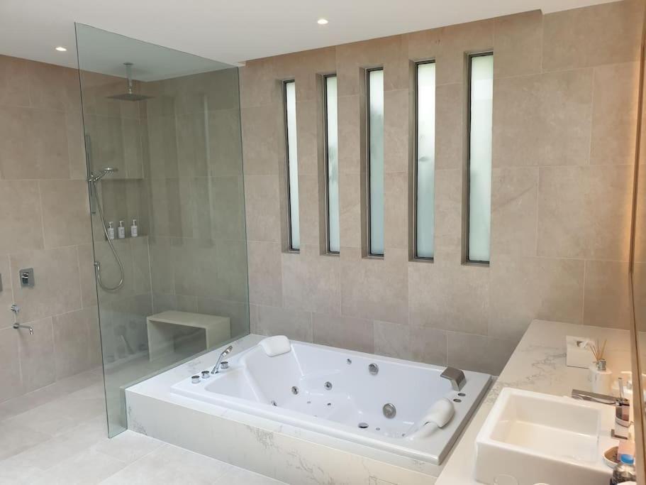 Amara@samsara Luxury 7 Bed With Stunning Sea Views. * Phuket