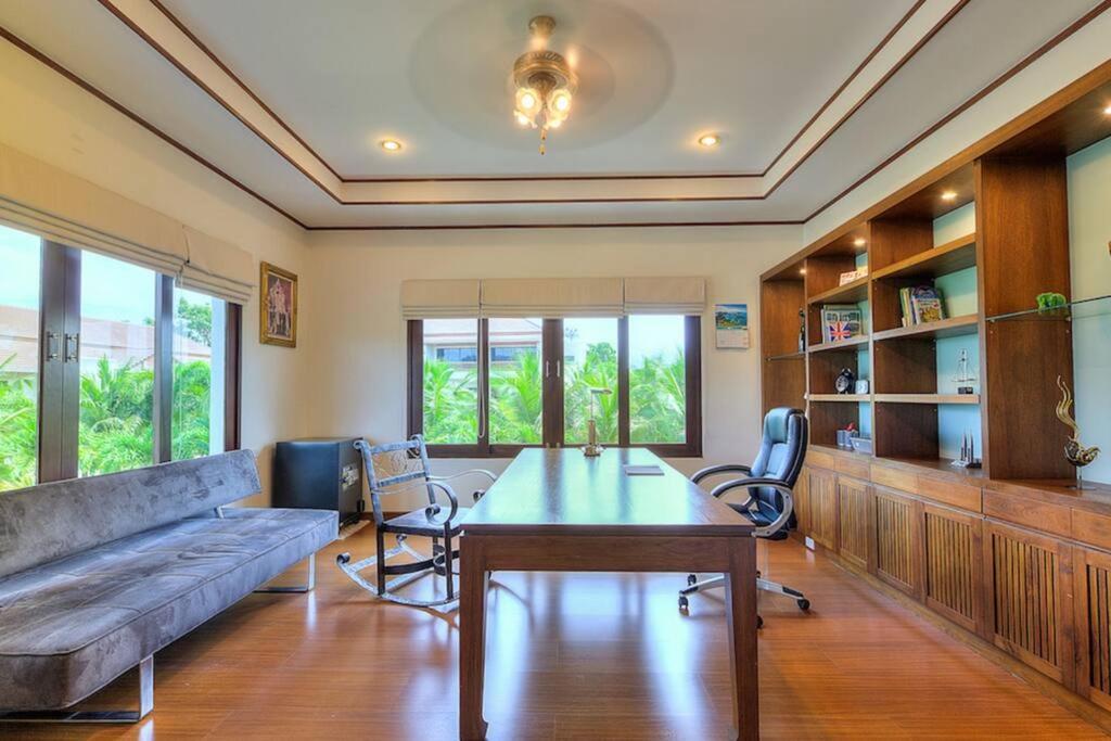 Spacious With Private Garden By Capitalpro Holiday home Phuket