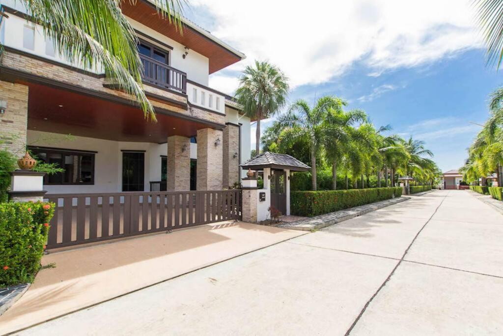 Holiday home Spacious With Private Garden By Capitalpro *