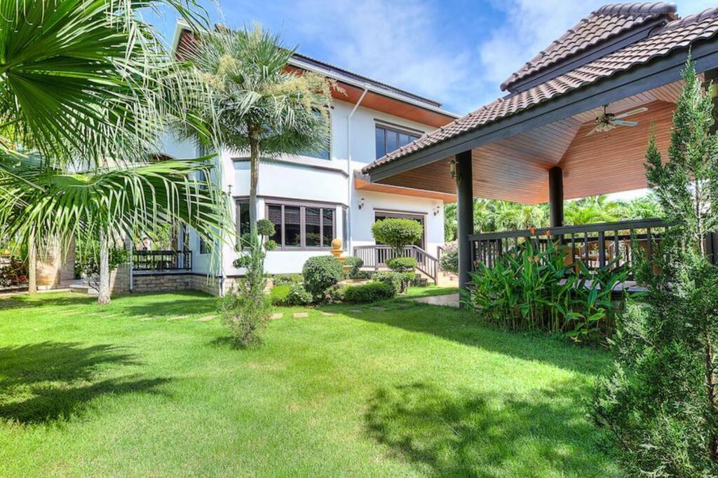 Spacious With Private Garden By Capitalpro *