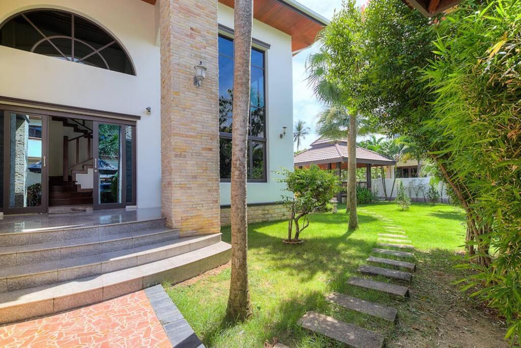 Spacious With Private Garden By Capitalpro Holiday home Phuket