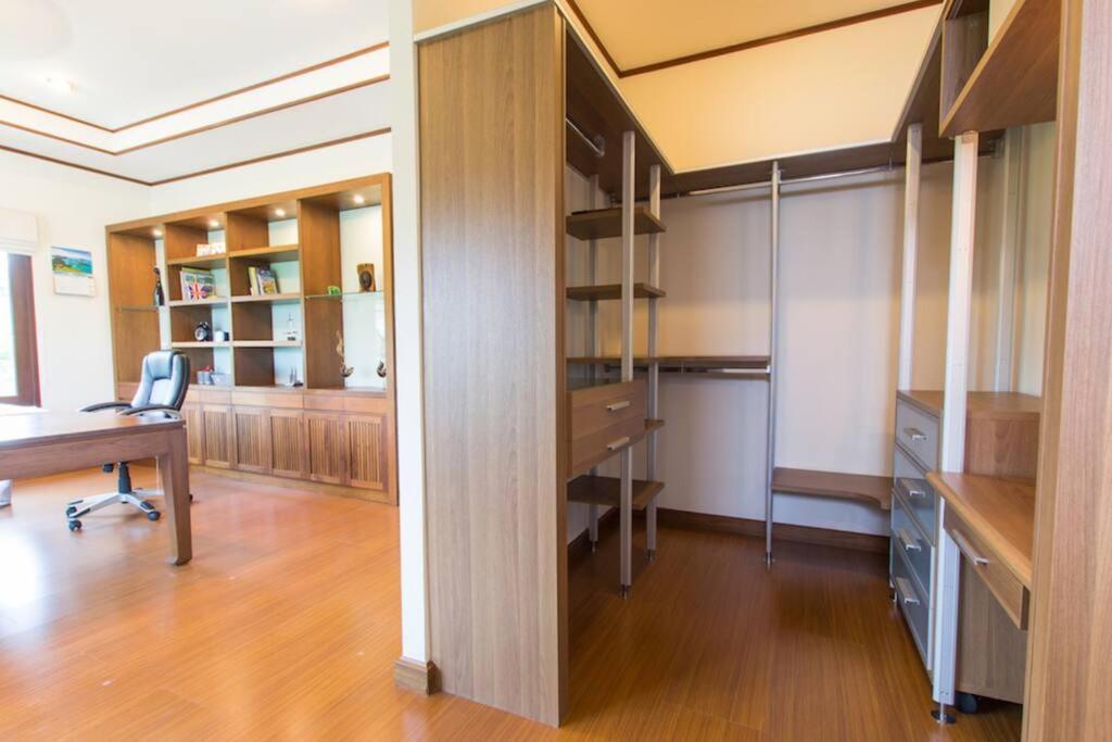 Spacious With Private Garden By Capitalpro Holiday home *