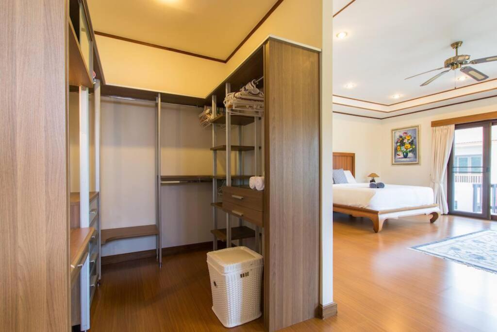 Spacious With Private Garden By Capitalpro Holiday home *