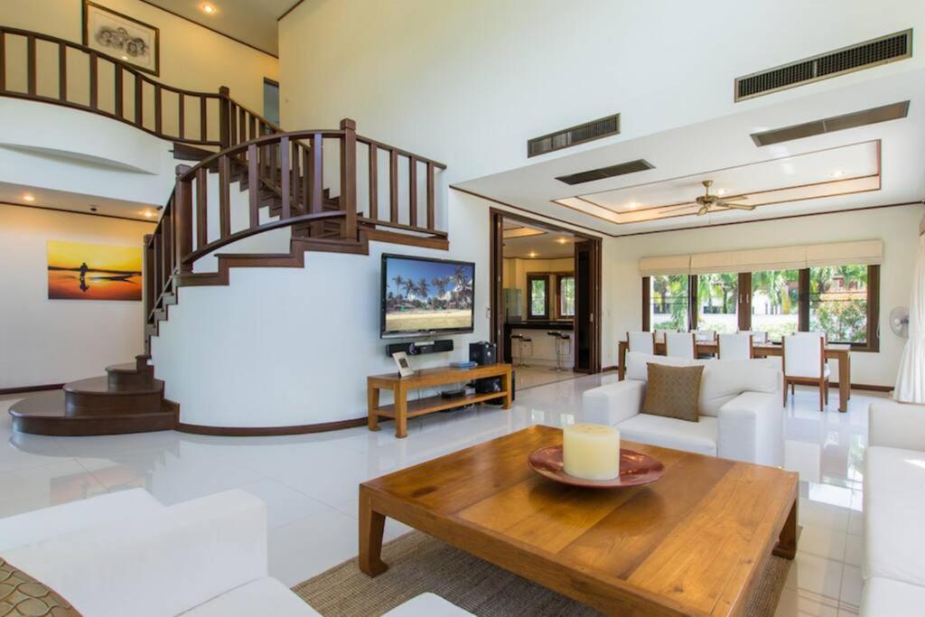 Holiday home Spacious With Private Garden By Capitalpro