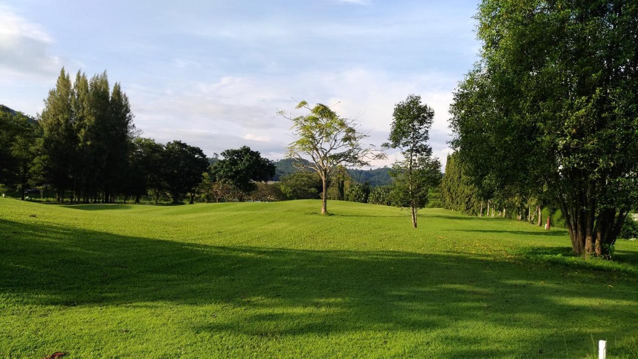 Ferienhaus 4 Bedrooms & Bathroom For Up To 12 Guests 7kms To Patong At The Fairways Golf *
