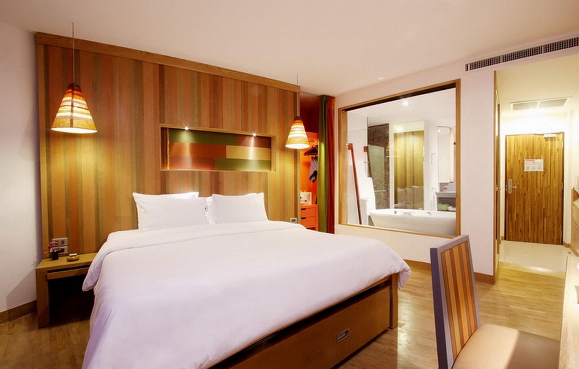 Patong Beach Hotel 4*