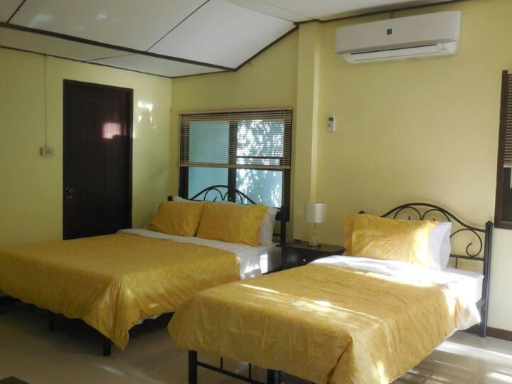 Guest House, Shared Pool, Private Bathroom And Kitchen *
