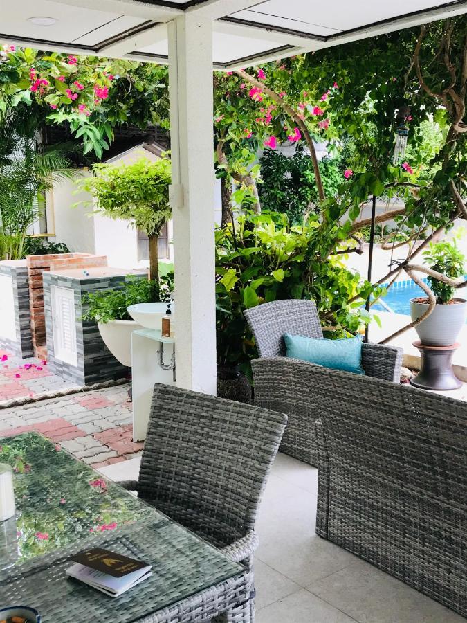 Guest House, Shared Pool, Private Bathroom And Kitchen * Phuket