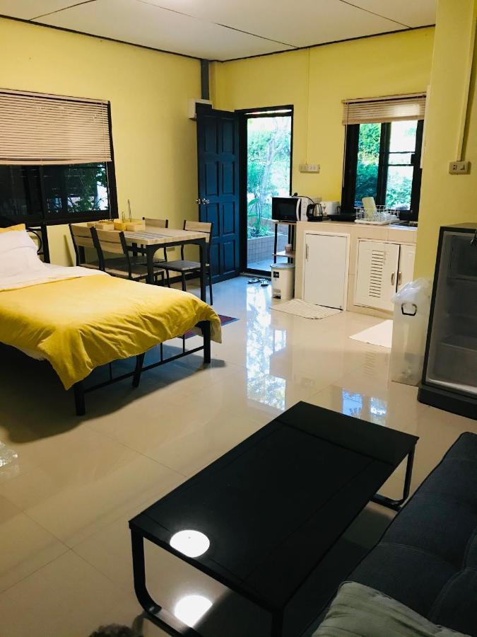 Guest House, Shared Pool, Private Bathroom And Kitchen Phuket